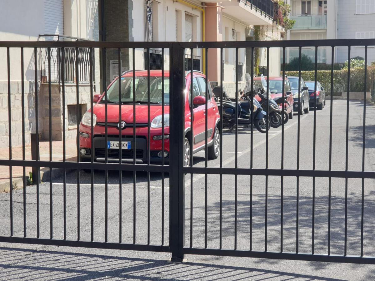 Albenga Sul Mare Famiglie Ed Amici Fino 10 Posti Apartment Exterior photo